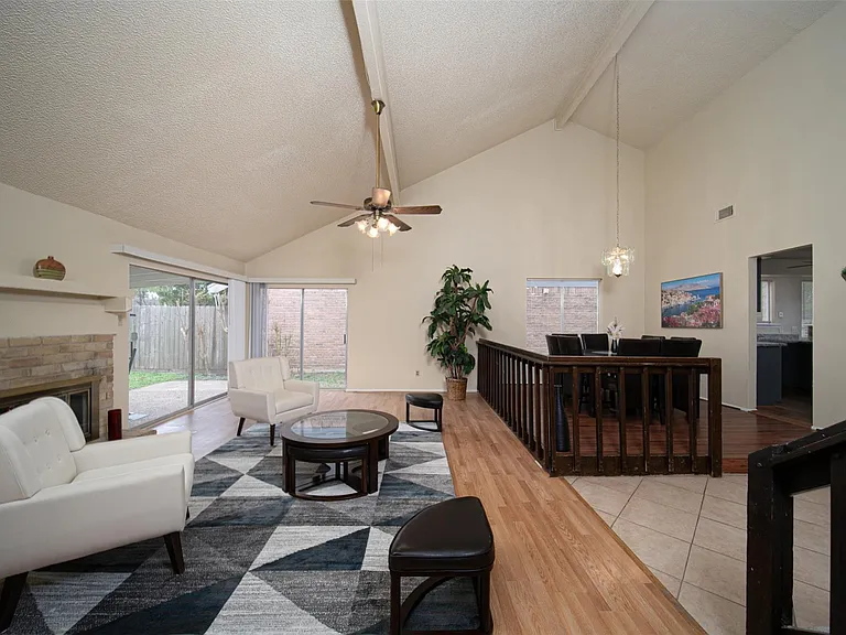 10619 Chapel Hill Dr — Photo 3