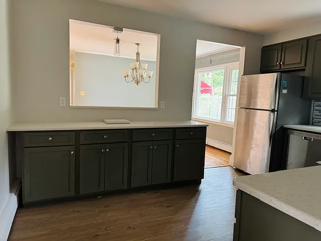 4 bed, 2067 sqft, $2,100 — Photo 2