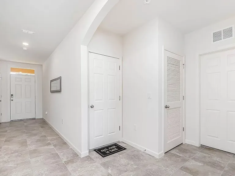 704 Acadia Ct SE — Photo 3