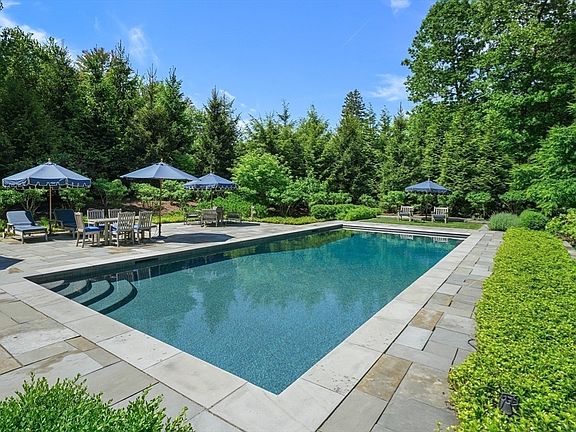 5th image of 15 Claridge Dr