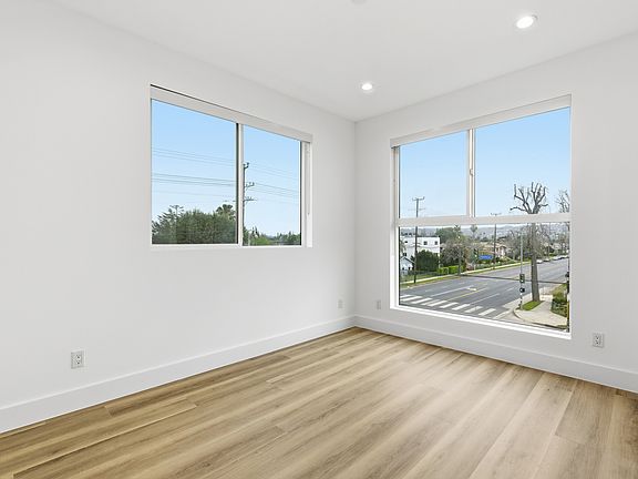3rd image of 5807 Kester Ave