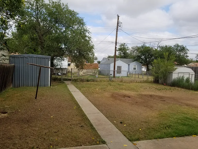 4607 Preston St — Photo 2