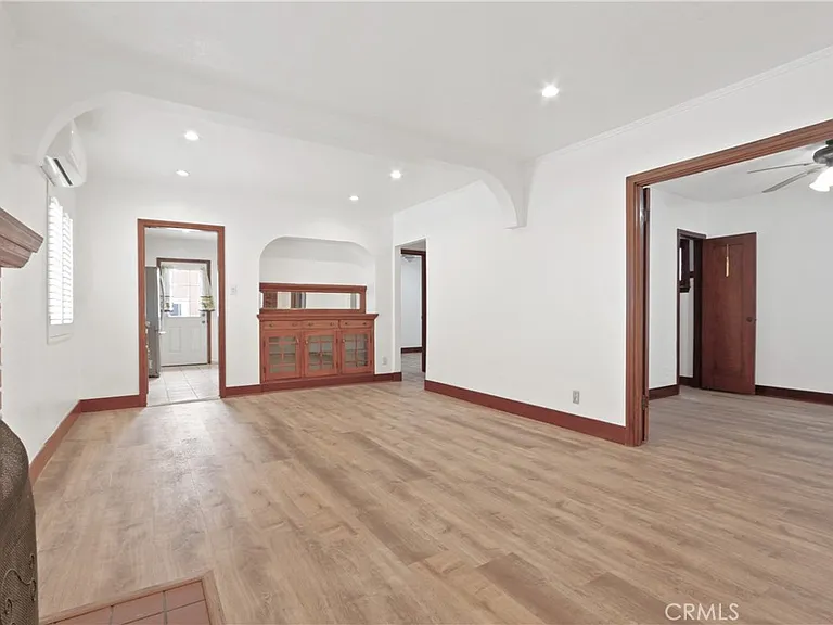 236 W Arbor Vitae St — Photo 9
