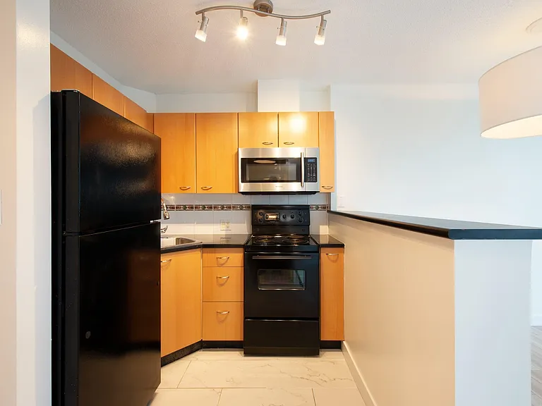 1331 Alberni St #309 — Photo 5