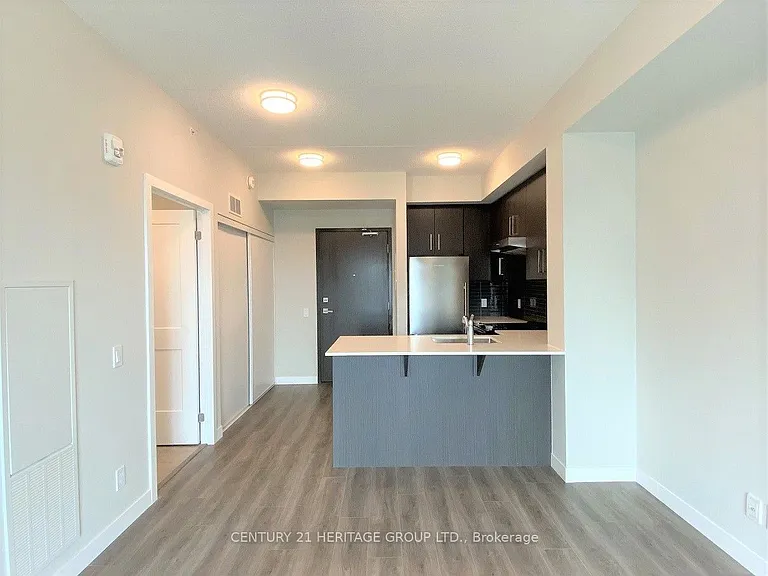 15 Queen St S #1413 — Photo 8
