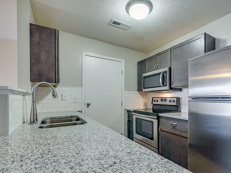 Watkins Glen Apartments — Photo 31