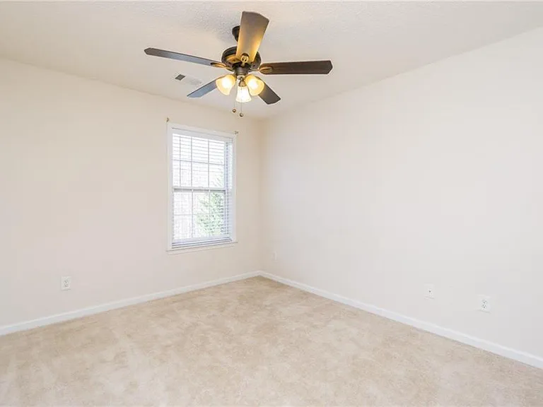 2880 Commonwealth Cir — Photo 11