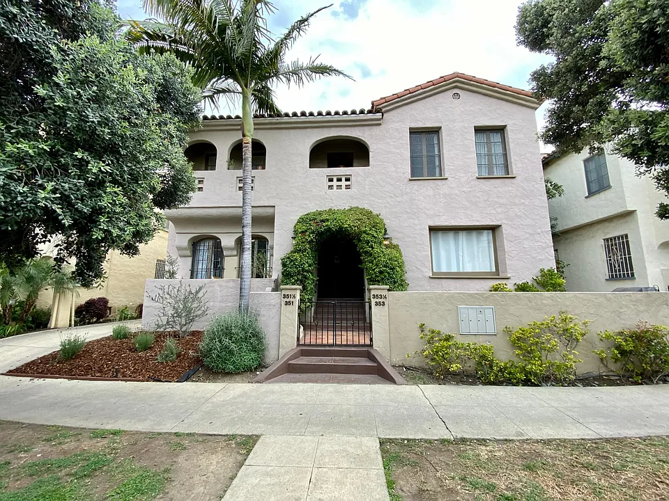353 N Curson Ave #353