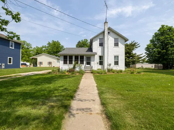 202 West Chestnut STREET, Pardeeville, WI 53954