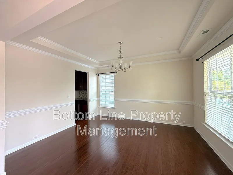 4 bed, 3.0 bath, 2921 sqft, $2,895 — Photo 4