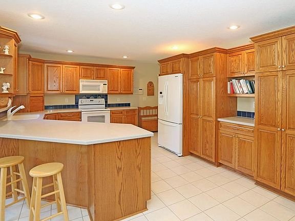 4th image of 1210 Pine Valley Pl