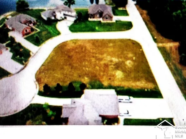 68512 Lake Angela Point, Richmond, MI 48062