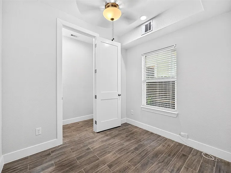 2310 Detering St #B — Photo 8
