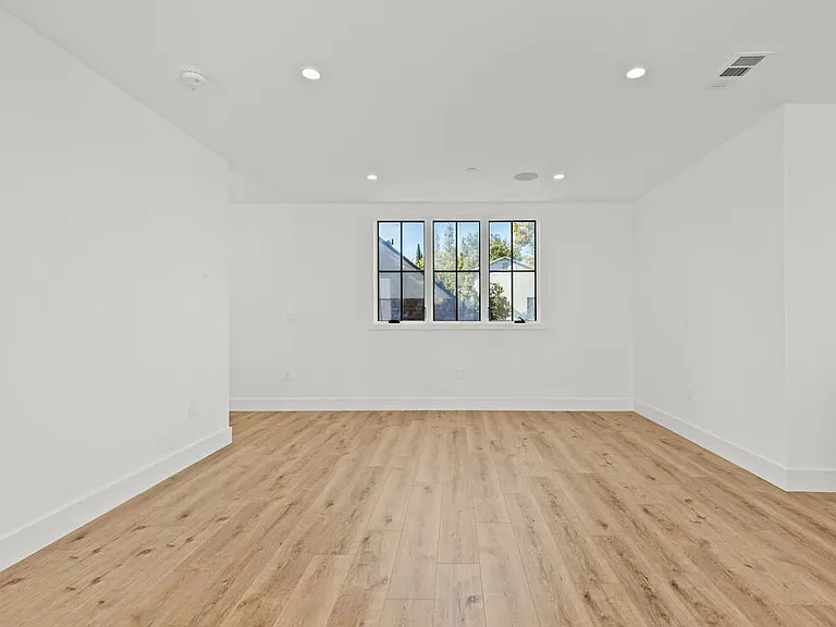 6071 70th Ave #1 — Photo 5