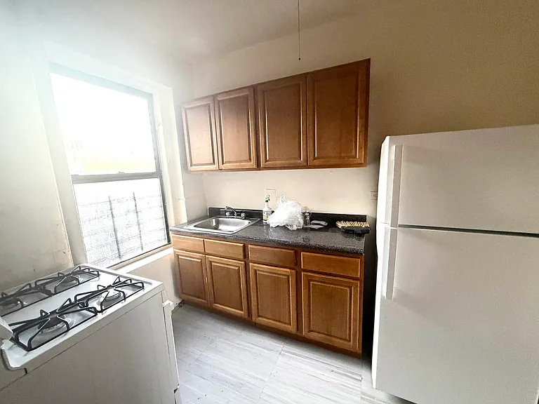 2277 Andrews Ave N #6D — Photo 6