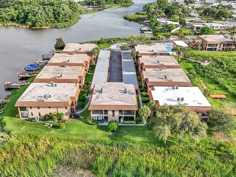 10192 Seminole Island Dr — Photo 36