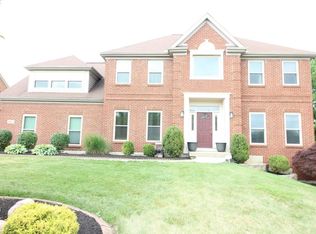 8001 Quail Meadow Ln, West Chester, OH 45069