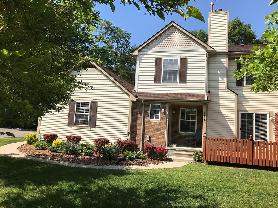 1st image of 180 Barrington Cir #1