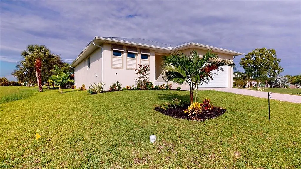 3 bed, 2.0 bath, 1669 sqft, $2,100 — Photo 2