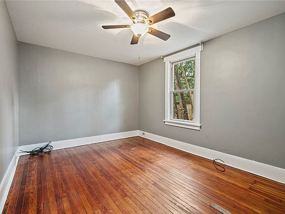 5th image of 132 Oakview Ave