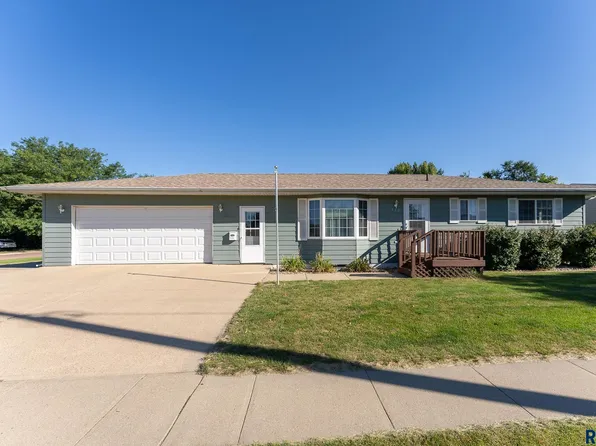 820 W 3rd Ave, Lennox, SD 57039