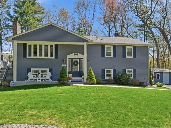 75 Oak Dell Cir, East Greenwich, RI 02818