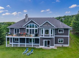 695 Harbor View Ln, Petoskey, MI 49770