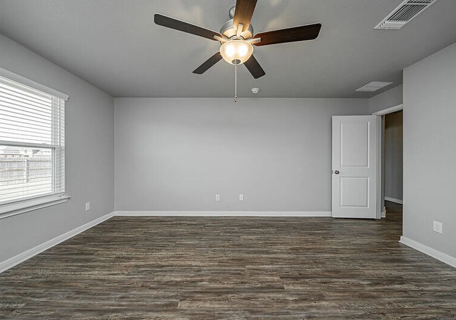 Spacious Single-Family Home Available Now! — Photo 3