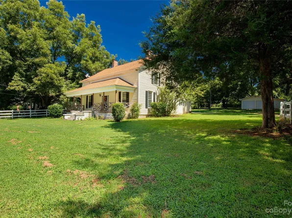 3942 Woodlawn St, Sharon, SC 29742