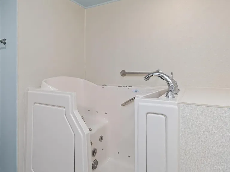 402 Port Royal Way — Photo 27