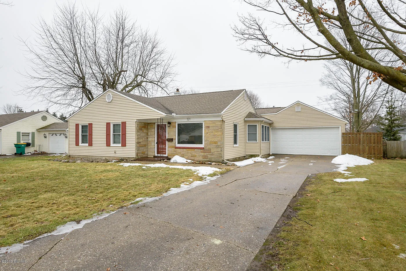 321 Westfield Dr photo 1