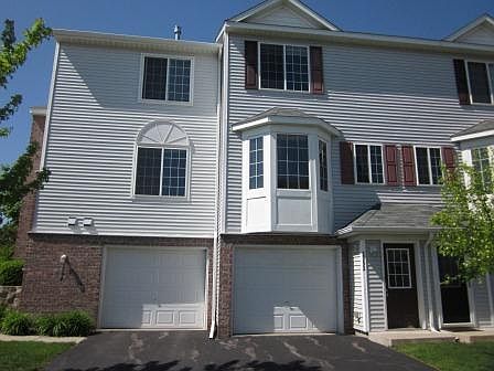 1st image of 2992 Village Ln