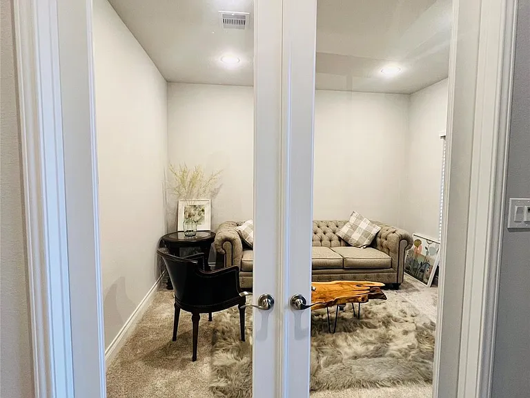 2102 Marian Lee Ln — Photo 8