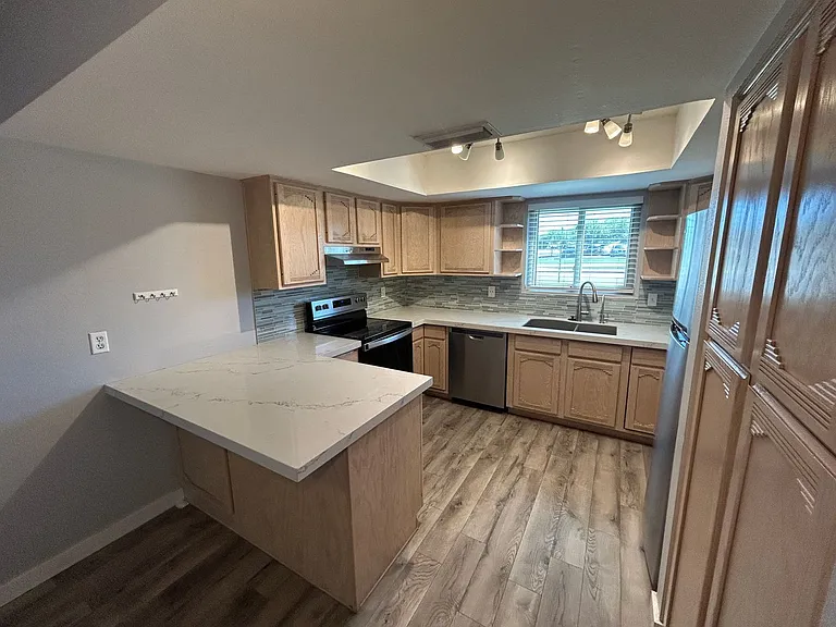 4501 W Continental Dr — Photo 4