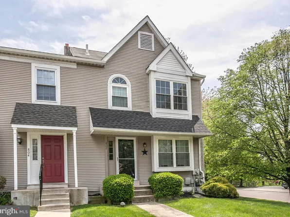 802 Treetop Ln, Norristown, PA 19403