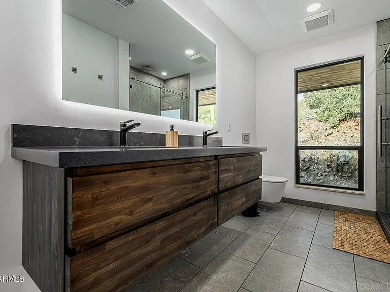 6111 E Victoria Dr — Photo 27