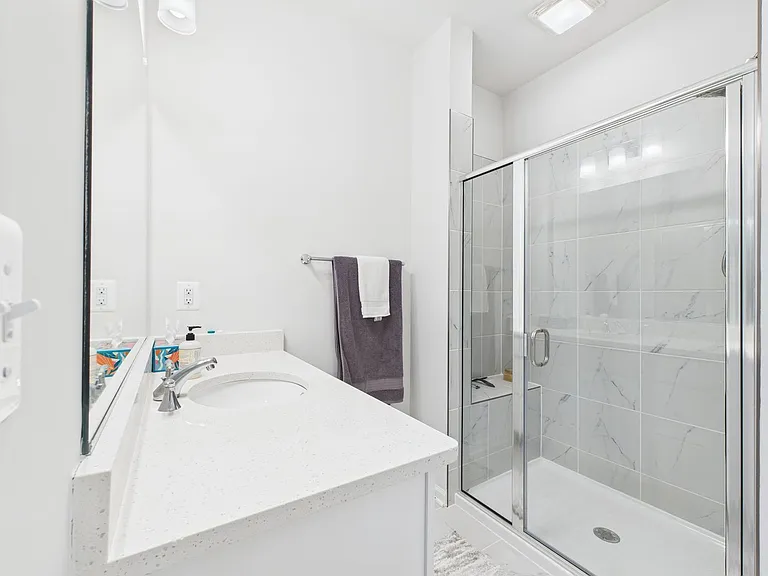 642 Brookwood Glen Ter #B — Photo 25