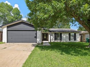 10415 Towne Oak Ln, Sugar Land, TX 77498