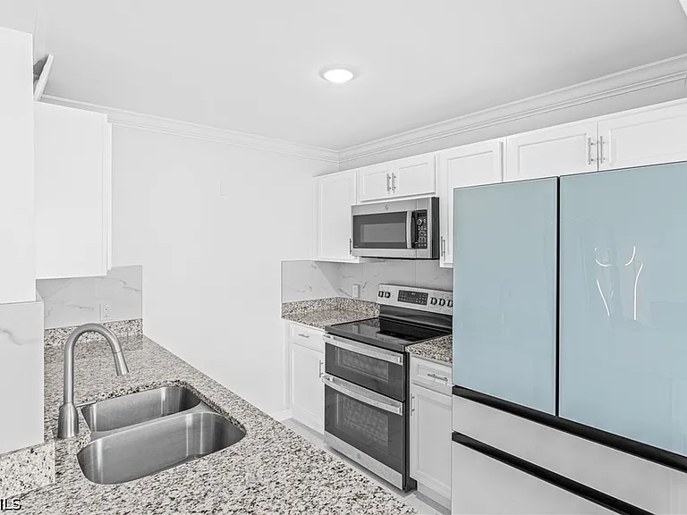 3225 E Riverside Dr #34-C — Photo 9