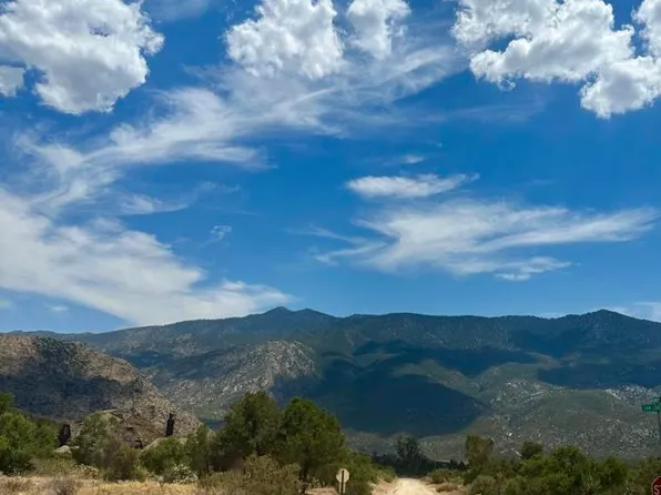 27 Scenic Dr, Mountain Center, CA 92561