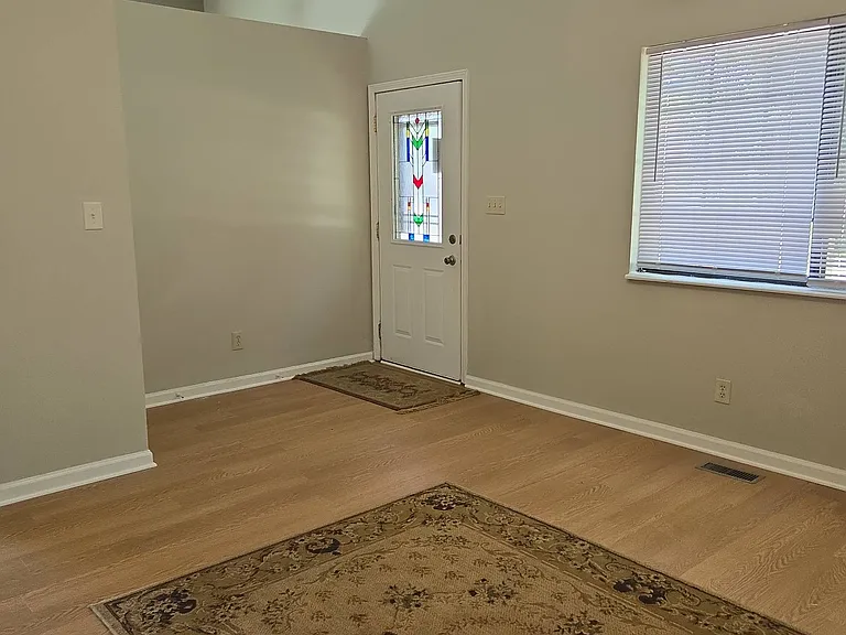 235 Meadow Glen Dr — Photo 7