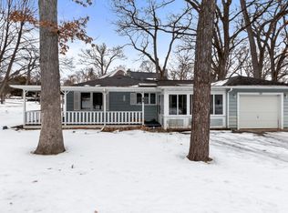 526 Sioux Dr, Fontana, WI 53125