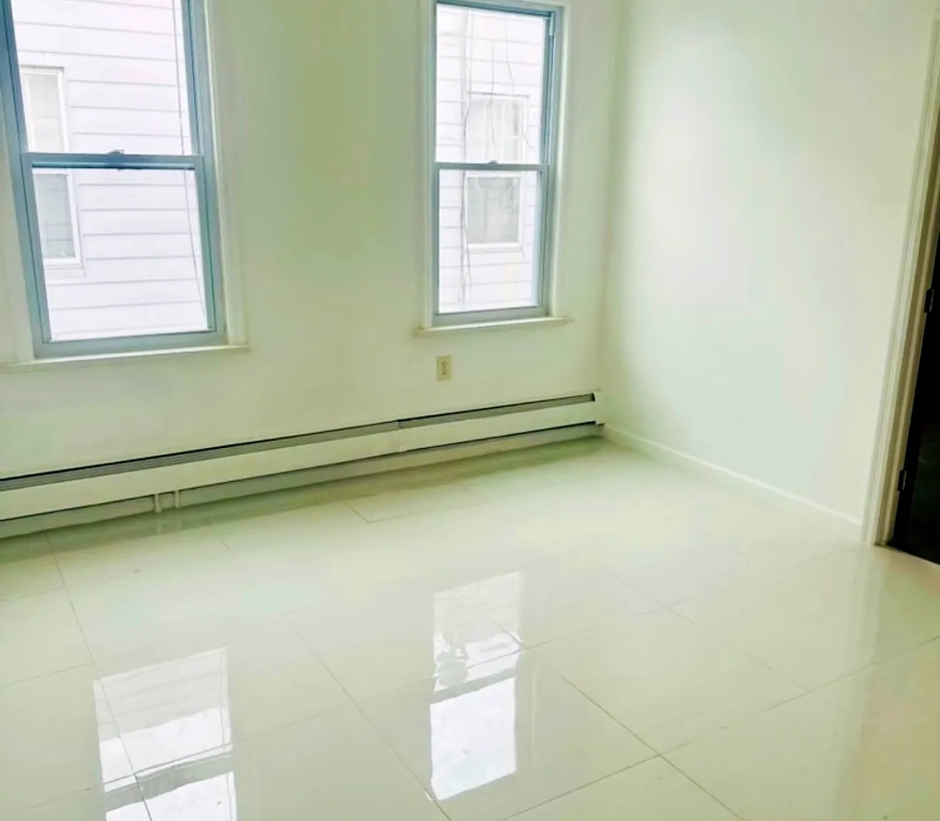 2 bed, 600 sqft, $2,300 — Photo 2