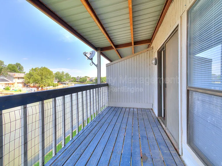 10607 N Macarthur Blvd — Photo 26