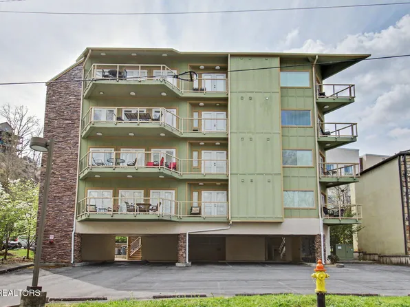 513 McCarter Rd APT 4M, Gatlinburg, TN 37738