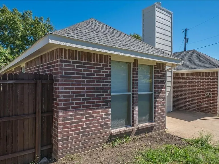 1512 Manitoba Ln — Photo 18