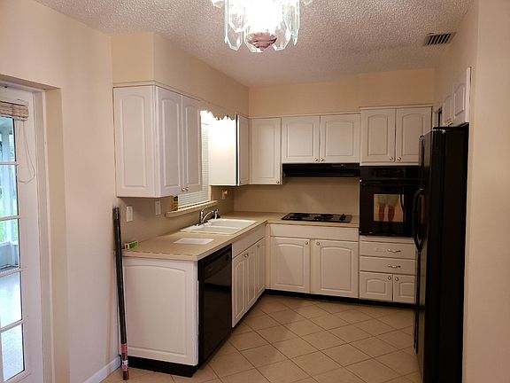 Kitchen (French Door opening to back screened porch)