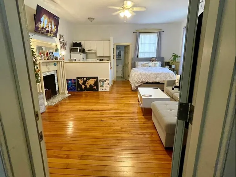 392 Essex St #B — Photo 6