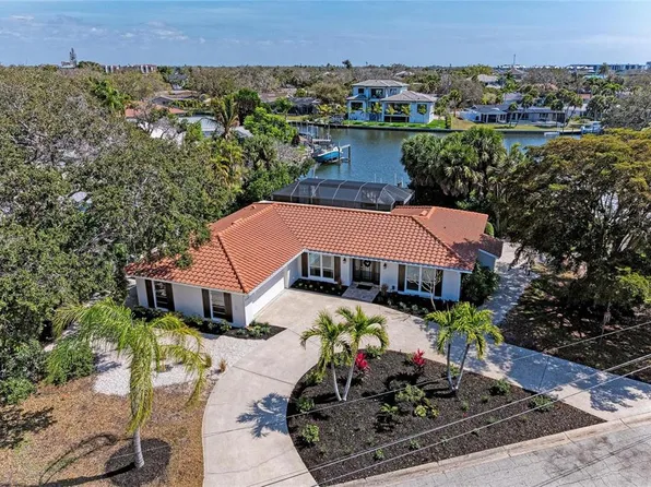 5507 Contento Dr, Sarasota, FL 34242