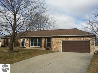 371 Central Ave, Shepherd, MI 48883